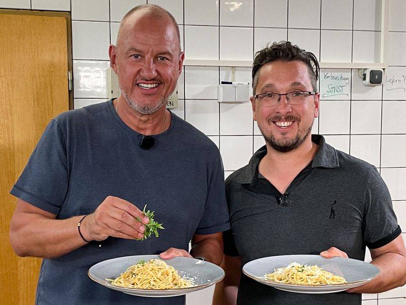 Frank Rosin ist ein großer Fan der einfachen Küchen. Doch auch simple Klassiker wie Sphaghetti aglio-olio müssen Pfiff haben.