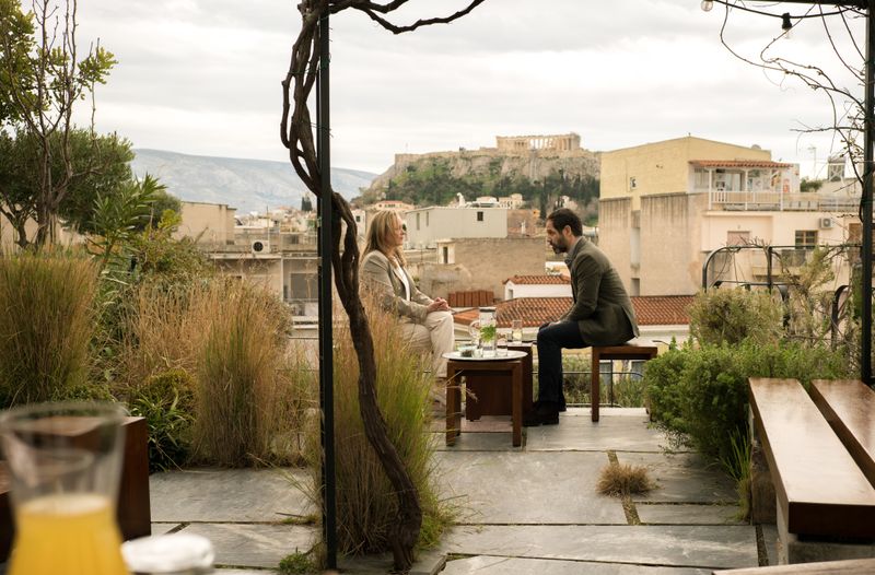Mit Blick auf die Akropolis: Marlene (Silke Bodenbender) bekommt von dem Anwalt Alexandros (Yousef Sweid) Hilfe angeboten.