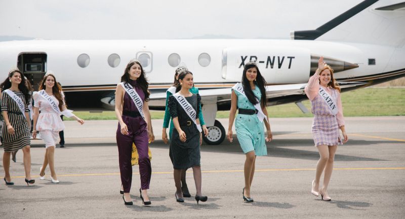Was die regionalen Schönheitsköniginnen Mexikos noch nicht wissen: Durch die Teilnahme zur "Miss Mexiko"-Wahl werden sie schon bald auf dem harten Boden der Realität landen.
