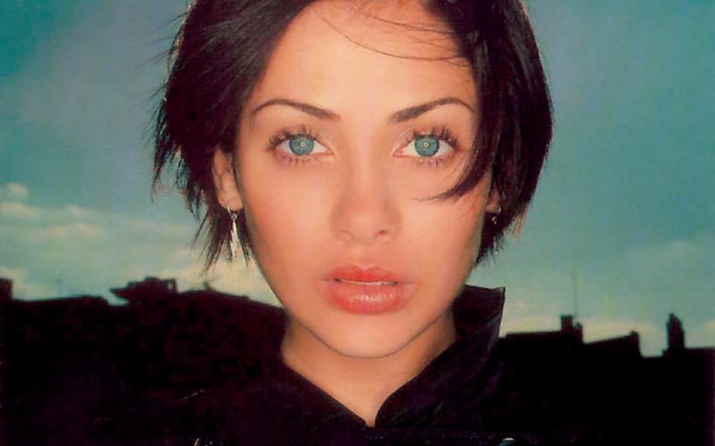 Als die australische "Neighbors"-Seifenoper-Darstellerin Natalie Imbruglia 1997 ihre betörende Poprock-Debütsingle "Torn" veröffentlichte, war die halbe Welt schockverliebt. Imbruglia selbst heiratete 2003 Daniel Johns, Sänger der australischen Grunge-Wunderkinder von Silverchair. Die Ehe hielt fünf Jahre. 2019 gab Imbruglia bekannt, dass sie Imbruglia Samenspende Mutter wurde. 