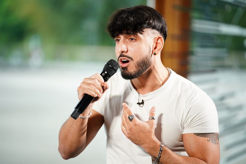 Kiyan Sepehr Yousefbeik (25) aus Hannover dürfte der erste Kandidat in der Geschichte von "Deutschland sucht den Superstar" (RTL) sein, dem eine goldene CD zugeworfen (!) wurde. 