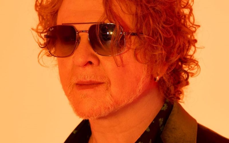 Mick Hucknall wird auch nicht jünger, strotzt aber immer noch vor Energie. Mit Simply Red präsentiert er jetzt die neue Platte "Time".