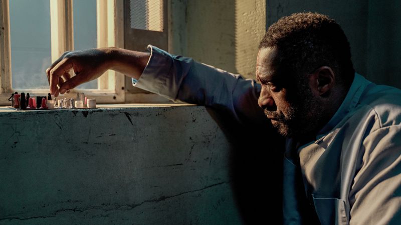 SLuther (Idris Elba) zerbricht sich auch im Knast den Kopf darüber, welche Schachzüge sein mörderischer Feind plant.