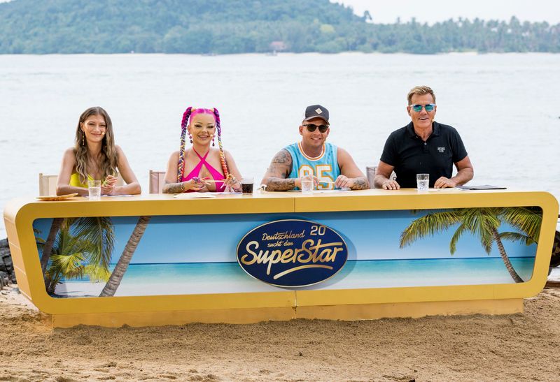 Die Kulisse, vor der die Jury (von links: Leony, Katja Krasavice, Pietro Lombardi, Dieter Bohlen) den 20 Kandidaten lauschte, war friedvoll. Ansonsten gab's - stimmlich wie sozial - jede Menge "Trouble in Paradise".