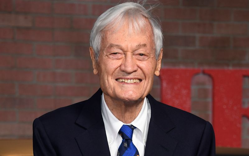 Roger Corman war einer der produktivsten Regisseure der Filmgeschichte. Er drehte Dutzende B-Movies - Horror-, Science-Fiction- und Mystery-Filme, die mit kleinem Budget große Wirkung erzielten und ihn zu einem Kultregisseur avancierten. Zu seinen bekanntesten Filmen zählen "Die Verfluchten" (1960) und "Weißer Terror" (1962).