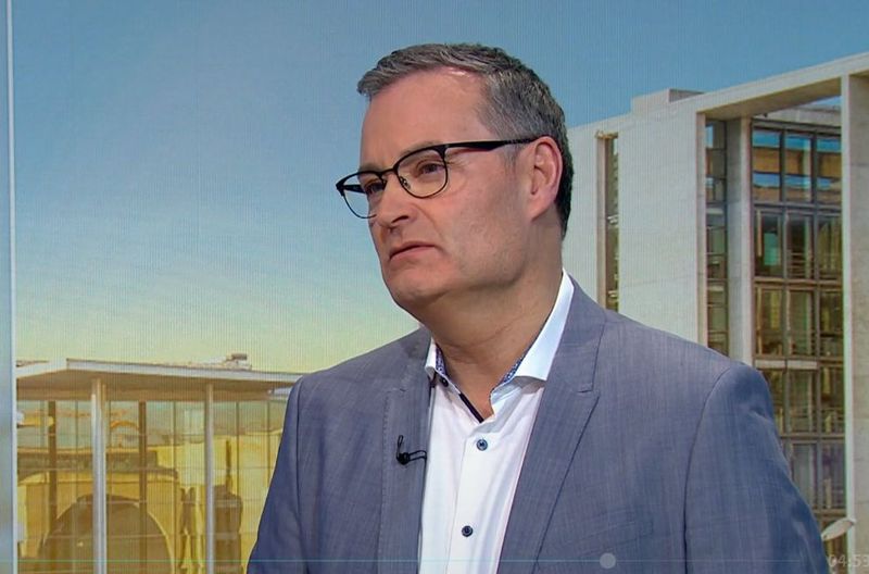 ARD-Moderator Michael Strempel stieß in seinem Interview mit SPD-Chefin Saskia Esken im Rahmen des "Morgenmagazins" an seine Grenzen. Auf eine Frage rund um das von ihr geforderte Sondervermögen für das deutsche Bildungssystem sollte er einfach keine klare Antwort bekommen...