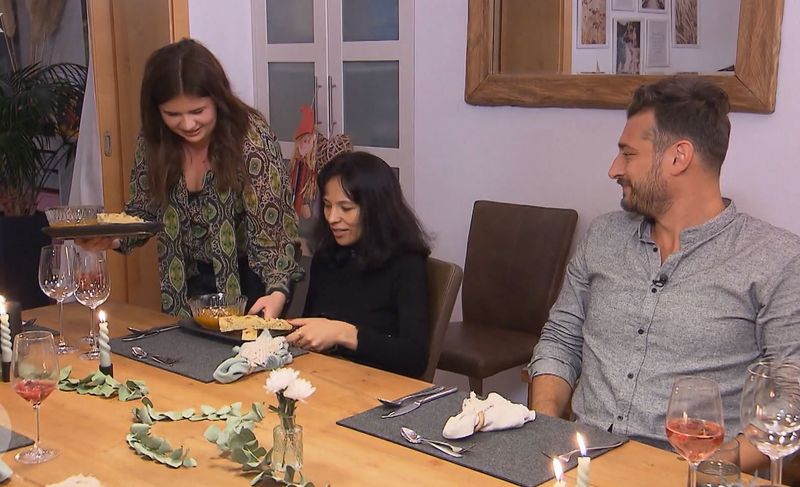 Lenas (links) hausgemachte Foccacia begeistert nicht nur Fira und Niko.