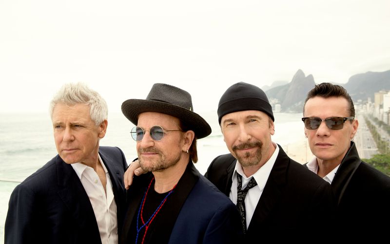 Mit "Songs Of Surrender", für das U2 ihre Hits neu eingespielt haben, blickt die irische Band auch ein Stück weit auf über 40 Jahre Bandgeschichte zurück. Und auch wenn jeder ihre Hits wie "Sunday Bloody Sunday", "With Or Without You" und "One" kennt: Diese Fakten und Anekdoten von und über die irischen Superstars kannten Sie vielleicht noch nicht ... 