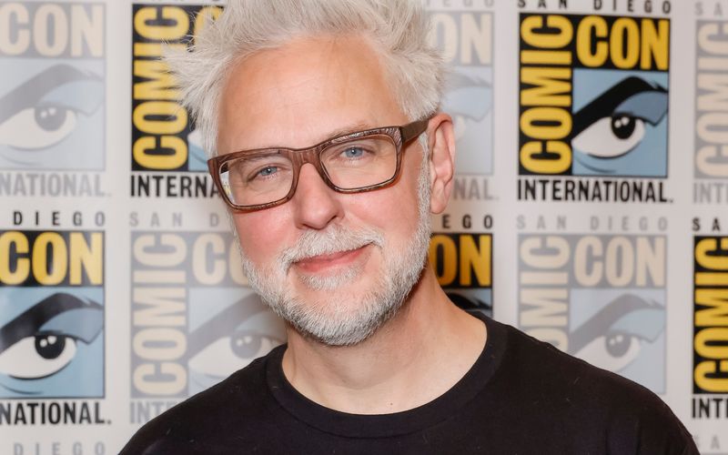Das DCU wird komplett neu ausgerichtet, was bei den Fans zuletzt für einige Verwirrung sorgte. "Schuld" daran ist unter anderem er: James Gunn (Bild) ist seit Oktober 2022 zusammen mit Peter Safran hauptverantwortlich für das "DC Universe". Und die beiden haben große Pläne: Man will ein großes neues Franchise aufbauen, vergleichbar mit dem konkurrierenden Marvel Cinematic Universe.