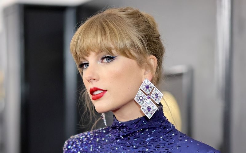 Taylor Swift (33) erfreut ihre Fans gleich zu Beginn ihrer "Eras"-Tour mit einer Überraschung. Sie veröffentlicht in der Nacht von Freitag auf Samstag neue Songs.