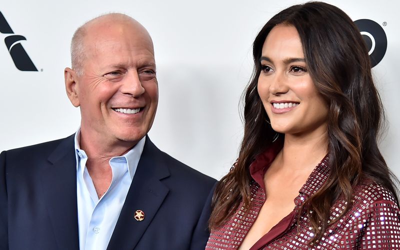 Anfang des Jahres machte die Familie von Bruce Willis öffentlich, dass der Schauspieler am Demenz leide. Mit einem Instagram-Beitrag zeigte seine Frau Emma, dass die Familie die Hoffnung auf eine Heilung nicht aufgibt.