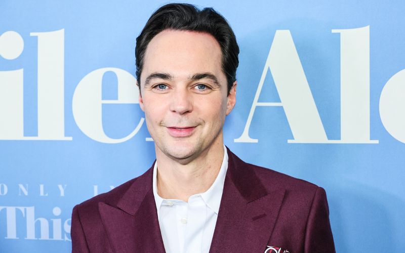 Schauspieler Jim Parsons spielt den erwachsenen Sheldon Cooper in "The Big Bang Theory". 
