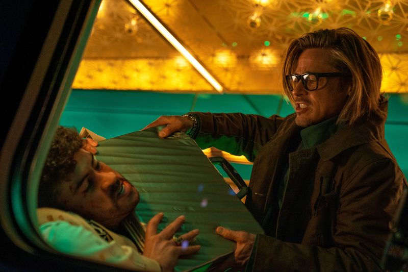 Die wahrscheinlich brutalste Zugfahrt, die je im Film zu sehen war: Als Auftragskiller Ladybug trifft Brad Pitt in "Bullet Train" auf mehrere "Kollegen".