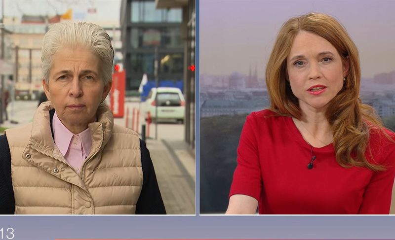 Marie-Agnes Strack-Zimmermann (links) stellte sich im ZDF-Moma den Fragen von Mirjam Meinhardt.