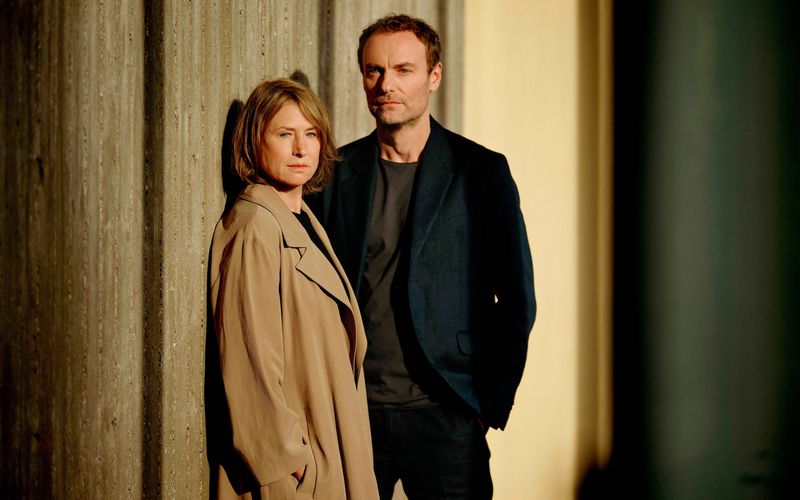 Corinna Harfouch feiert als Susanne Bonard an der Seite von Kriminalhauptkommissar Robert Karow (Mark Waschke) ihren Einstand in Berlin.