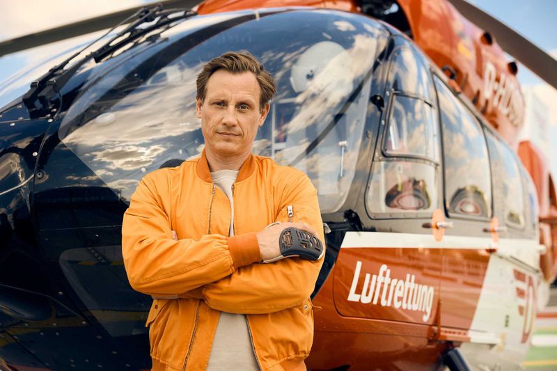 Er ist "Dr. Nice": Patrick Kalupa (43), bekannt unter anderem von seiner Rolle als ehemaliger Aushilfskommissar bei den "Rosenheim-Cops" (2017-2019), ist der neue ZDF-Arzt, dem die "Herzkino"-Fans vertrauen.