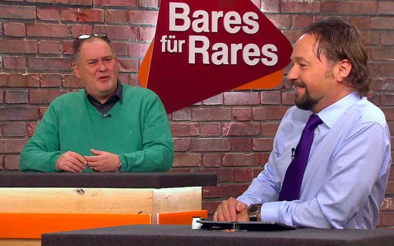 Johannes und Malte wollten in der Dienstagsausgabe der ZDF-Trödelshow "Bares für Rares" ihre Holzmasken loswerden, denn sie gruselten sich davor. Anders erging es Horst Lichter beim Anblick der Schreckgestalten: "Absolut grandios!" Das dachten auch die beiden Händler, die im schnellen Bietergefecht sogar die Expertise weit übertrafen! 