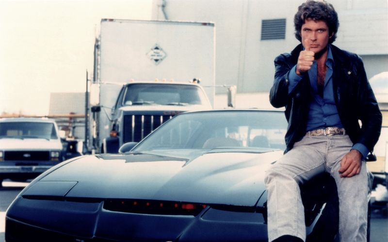 Die TV-Serie "Knight Rider" machte David Hasselhoff auch hierzulande zur Kultfigur. Den Ruhm verdankt er aber auch seinem Partner - das Auto K.I.T.T. war intelligenter als der Song "Looking For Freedom" und konnte sprechen. Als Hülle diente ein schwarzer Pontiac Firebird Trans Am.