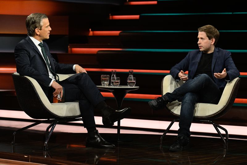 SPD-Politiker Kevin Kühnert (rechts) musste die Arbeit der Ampel-Koalition nicht nur gegenüber Moderator Markus Lanz verteidigen.