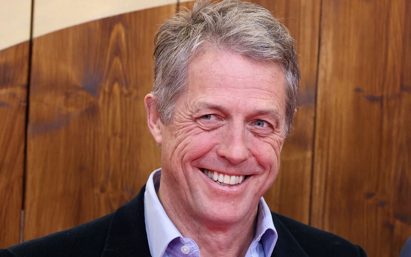 Hugh Grant war lange "überzeugter Atheist". Mittlerweile findet er in seiner französischen Heimat in einer kleinen Dorfkirche Ruhe.