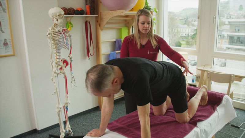Gezielte Physiotherapie kann bei vielen Rückenleiden helfen.
