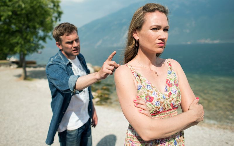 So sehr er sich auch bemüht: Eberhofer (Sebastian Bezzel) kann Susi (Lisa Maria Potthoff) nicht von ihrer Flucht nach Italien abhalten - und folgt ihr kurzerhand.