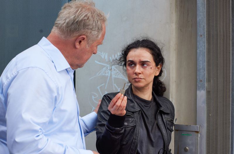 Moritz Eisner (Harald Krassnitzer) kennt die junge Azra (Mariam Hage) von früher, sie kommt aus schwierigen Verhältnissen, aus denen sie sich herausgekämpft hat. Das imponiert Eisner, der für die junge Frau wohl auch väterliche Gefühle hat. Doch kann Azra wirklich alles schaffen, was sie sich vornimmt?
