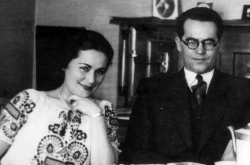 Der Diplomat, Arzt und Schriftsteller João Guimarães Rosa unterstützte Aracy bei ihren Aktivitäten im Untergrund. Er wurde später ihr Ehemann.