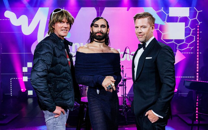 In "Music Impossible - Mein Song. Dein Sound:" mit Conchita Wurst (Mitte) probieren sich dieses Mal Partyschlager-Veteran Mickie Krause (links) und "Mr. Swing" Tom Gaebel im Genre des Gegenübers aus.