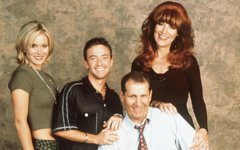 "Eine schrecklich nette Familie" ist eine der beliebtesten Sitcoms aller Zeiten. Doch heute, fast 40 Jahre nach ihrem Start, würde die Serie aus vielen, vor allem aber moralischen Gründen wohl nicht mehr gedreht werden. Damit sind Al, Peggy, Kelly und Bud Bundy in guter Gesellschaft: Viele andere TV-Klassiker wären heute aus Zeitgeist-, Anstands- oder Political-Correctness-Fragen kaum noch denkbar.