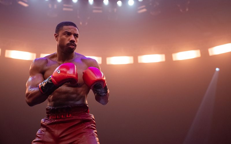 Michael B. Jordan schlüpft in "Creed III - Rocky's Legacy" zum dritten Mal in die Rolle von Adonis Creed, mit dem Boxerfilm feiert er außerdem sein Debüt als Regisseur.