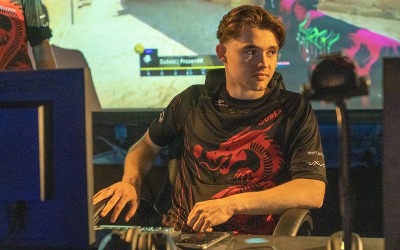 Oskar Weber (Yuri Völsch) ist 17 Jahre alt - und "Counter-Strike"-Profi. Hat er etwas mit dem Mord an einer jungen Polizeibeamtin zu tun?
