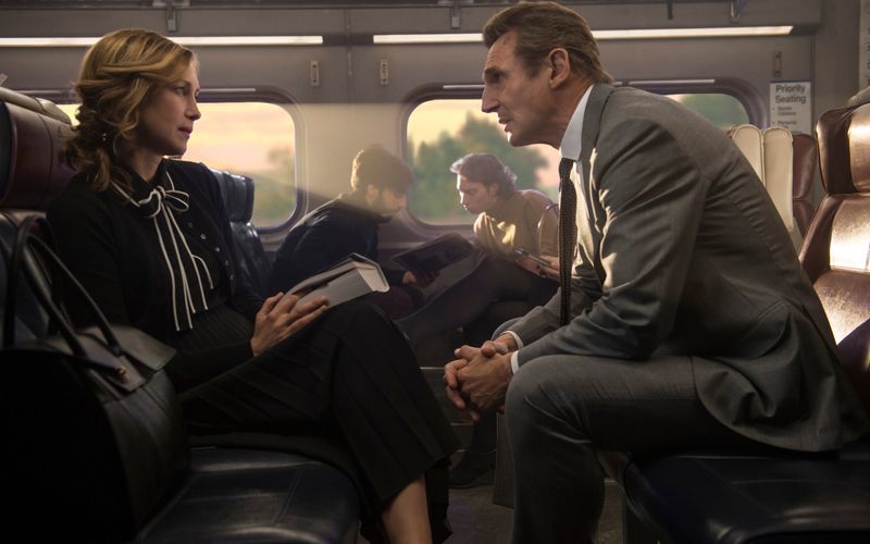 Eine mysteriöse Fremde (Vera Farmiga) macht Michael MacCauley (Liam Neeson) ein unmoralisches Angebot: Er soll für viel Geld einen Passagier finden, ohne zu wissen, was mit ihm passieren wird.