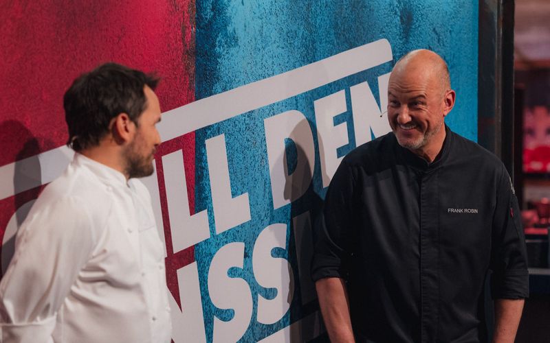 Steffen Henssler (links) und Frank Rosin schnekten sich erwartunggemäß wenig. Nur bei Stromstößen verstand Henssler keinen Spaß.