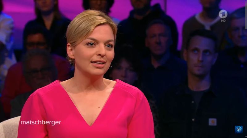 "Leider wurde in den letzten Jahren auch unter der Großen Koalition zu wenig im Bereich Klimaschutz gemacht", erklärte Grünen-Politikerin Katharina Schulze. "Je weniger Zeit wir haben, desto schneller müssen wir die verschiedenen Maßnahmen gemeinsam stemmen."
