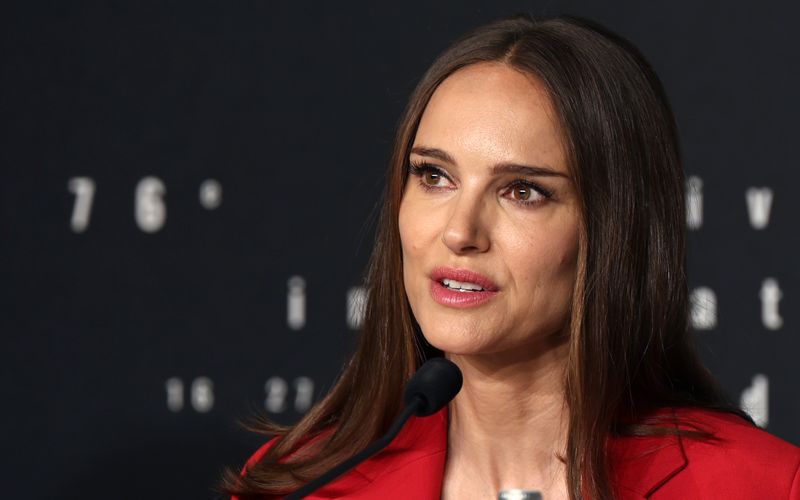 Derzeit ist Natalie Portman im Drama "May December" zu sehen. Zum "Star Wars"-Franchise wird sie in nächster Zeit voraussichtlich nicht zurückkehren - auch, wenn die 41-Jährige nach eigenen Angaben "offen dafür" wäre.