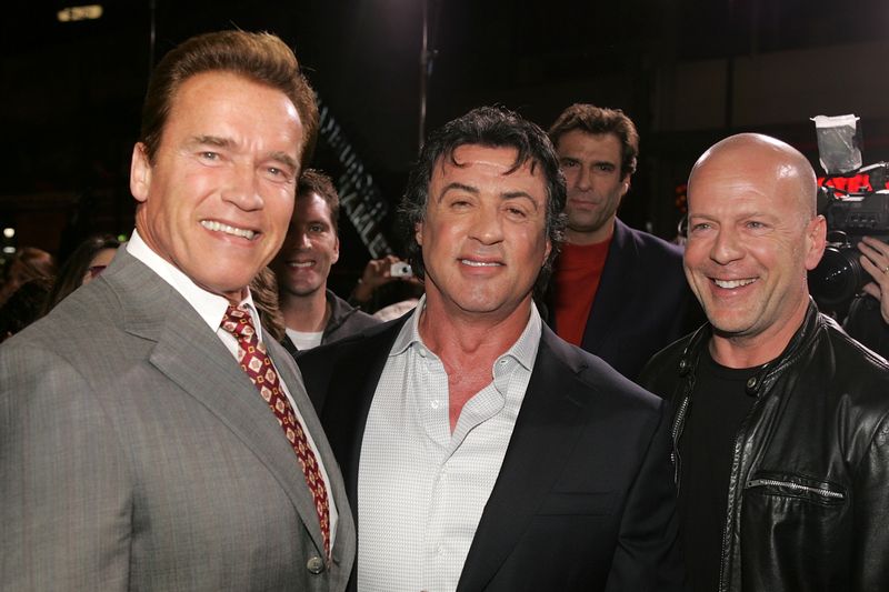 Sie (von links) standen nicht nur gemeinsam vor der Kamera, sondern gründeten auch ein Restaurant: Arnold Schwarzenegger, Sylvester Stallone Bruce Willis sind mehr als nur Kollegen.