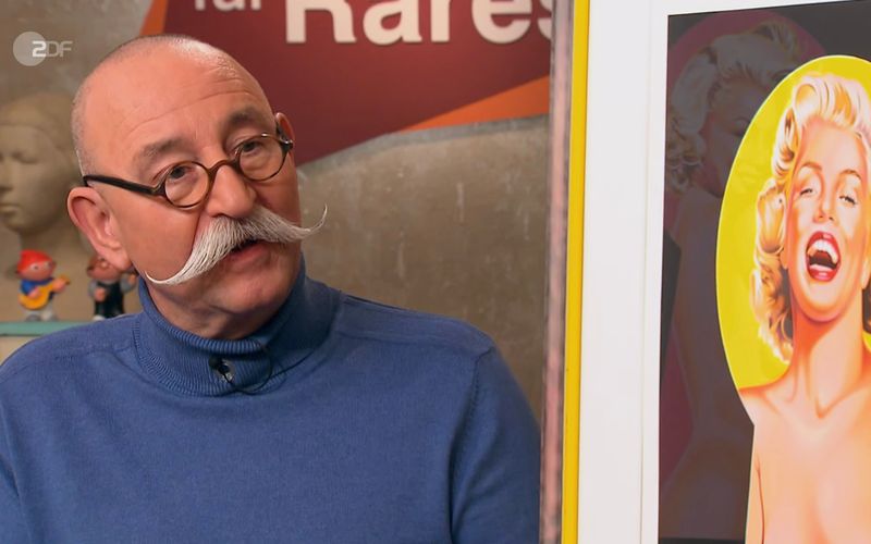 "Großartig", nannte Horst Lichter die Lithografien in der Mittwochsausgabe der ZDF-Trödelshow "Bares für Rares". Und das nicht nur wegen der berühmten Dame auf den Bildern. Der Moderator gestand: "Ich bin sehr traurig, dass ich kein Händler bin." Seine Meinung änderte sich, als er den Wunschpreis der Verkäuferin hörte.