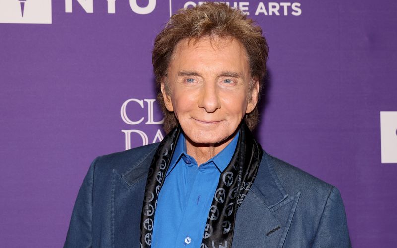 Barry Manilow hat seine Krebserkrankung überstanden und arbeitet an seinem Bühnen-Comeback.