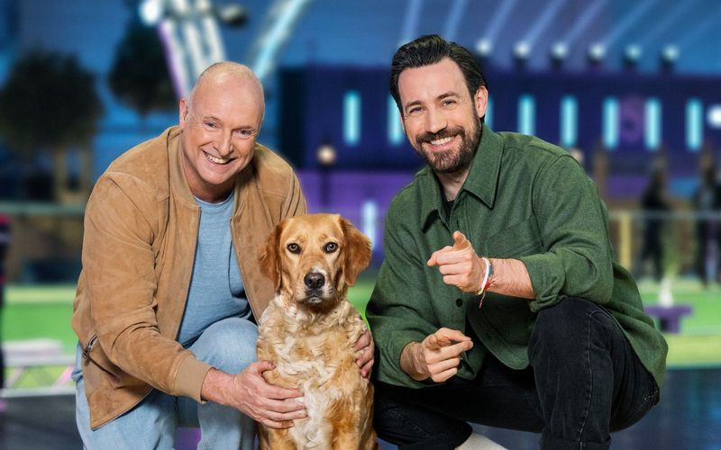 Bei "Top Dog Germany" (vier Staffeln abrufbar bei RTL+) präsentierte Frank Buschmann (links mit Jan Köppen) schon mal seine Hündin Pebbles.