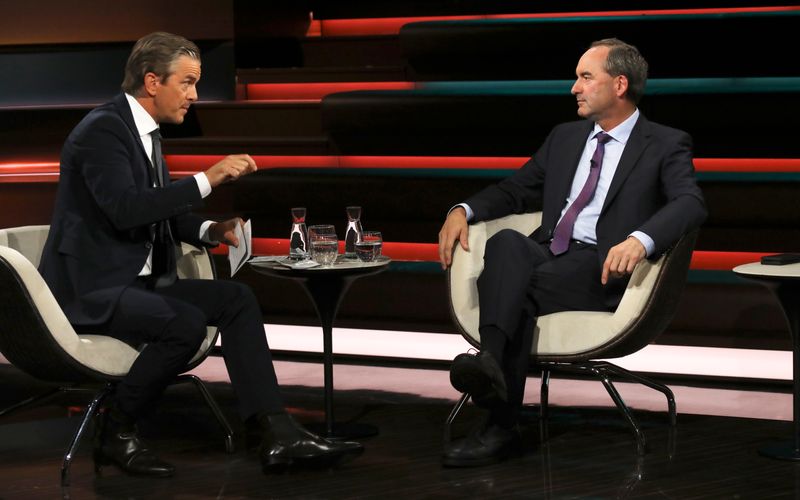Markus Lanz (links) mahnte während der Debatte mit Hubert Aiwanger mehrfach dessen populistische Wortwahl an.