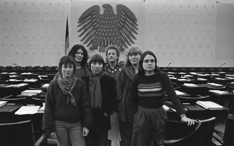 Auch die Fraktionssprecherinnen der Grünen im Bundestag 1984 hatten ihre Kämpfe zu kämpfen, von links: Heidemarie Dann, Annemarie Borgmann, Antje Vollmer, Erika Hickel, Waltraud Schoppe und Christa Nickels.