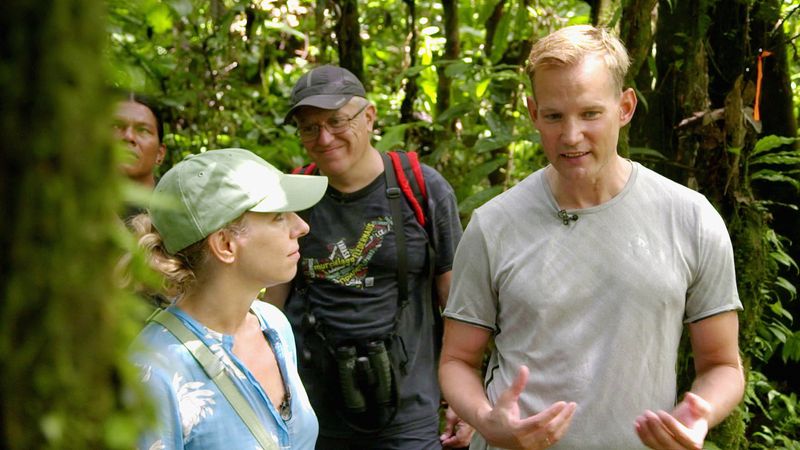 RTL-Reporterin Pia Schrörs reist in der Doku "Virenjäger Hendrik Streeck - Expedition in den Dschungel" mit dem bekannten Wissenschaftler um die Welt, um zukünftige Bedrohungen zu erforschen. 
