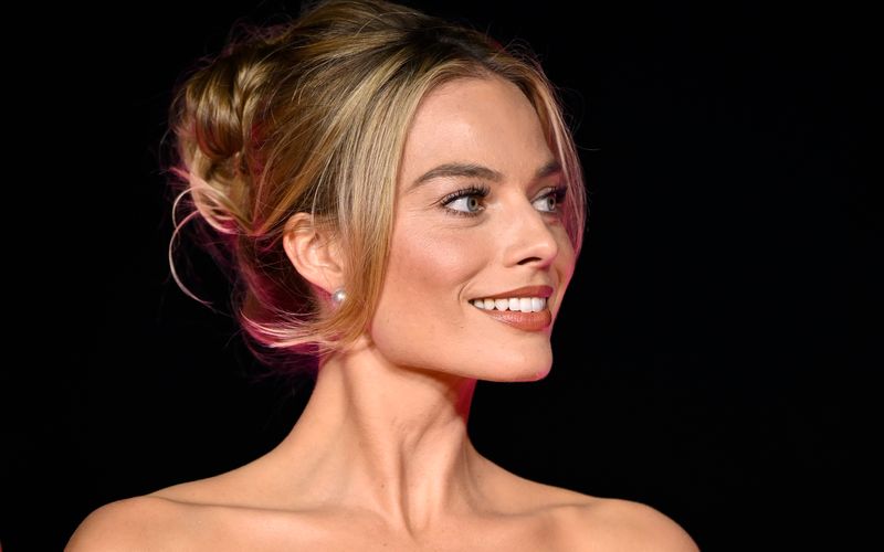 Margot Robbie hatte im Film "Wuthering Heights" offenbar "extrem behaarte Achselhöhlen" - diese sind allerdings nicht zu sehen.