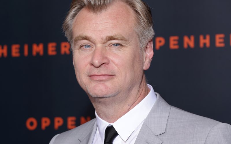Regisseur Christopher Nolan steht derzeit auf Social Media in der Kritik: einige Hindus empören sich über den Einsatz ihrer heiligen Schrift während einer Sexszene im neuen Thriller "Oppenheimer".