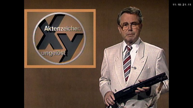 Erst ab 1974 wurde "Aktenzeichen XY ... ungelöst" in Farbe ausgestrahlt. Und auch die Waffen in den nachgestellten Kriminalfällen wurden moderner.