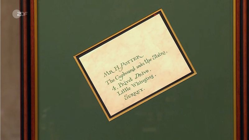 Im ersten "Harry Potter"-Film (2001) kamen zahlreiche Briefe aus Hogwarts aus dem Kamin der Dursleys geschossen. Einer davon, ein echtes Original, landete bei "Bares für Rares".