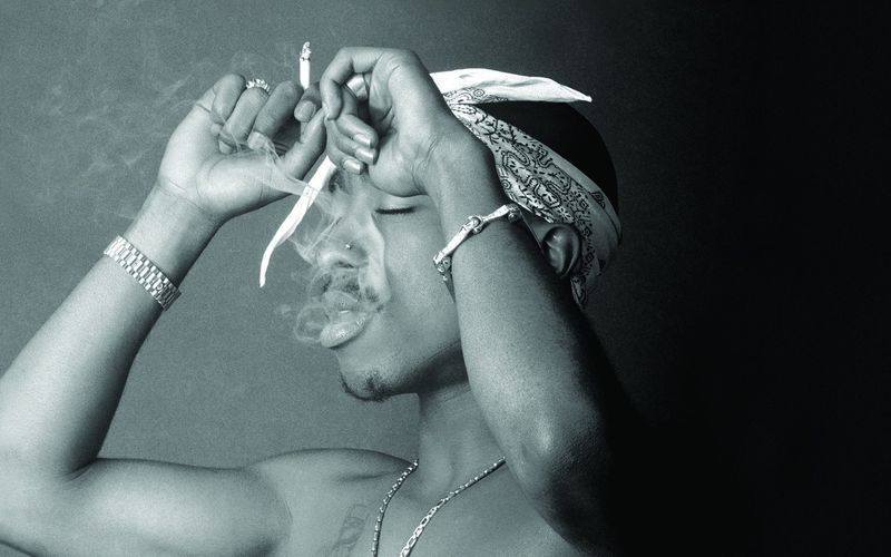 Am 7. September 1996 wurde Tupac Shakur angeschossen, wenige Tage später erlag er im Alter von 25 Jahren seinen Verletzungen. In seiner kurzen Karriere und danach verkaufte der Rapper 51 Millionen Tonträger.