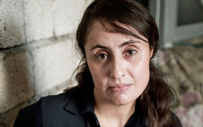 Im Dokumentarfilm "Die Engel von Sinjar" wird Hanifa auf der Suche nach ihren entführten Schwestern begleitet.