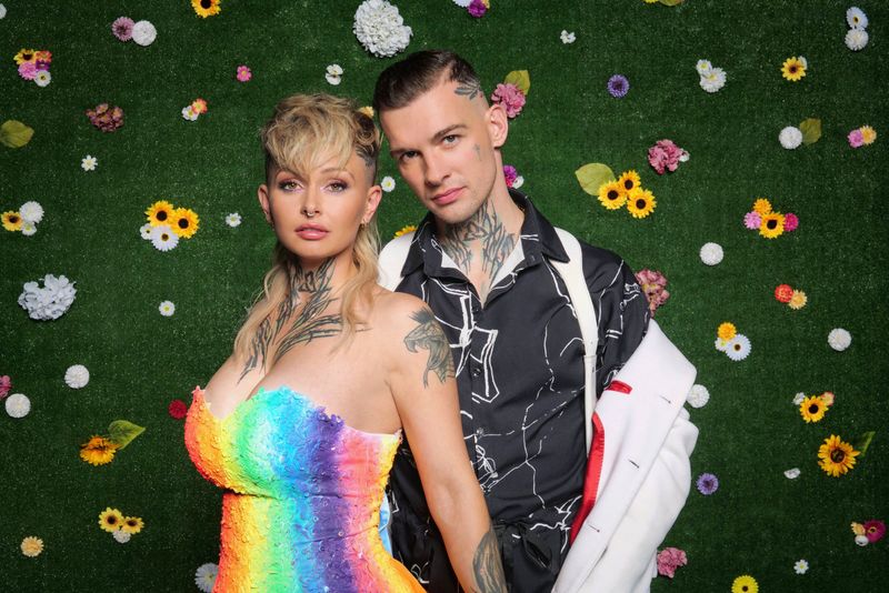 Eric und Edith Stehfest lieben exzentrische Auftritte. Bekannt geworden ist der Schauspieler als weltverbessernder DJ Chris Lehmann in der RTL-Serie "Gute Zeiten, schlechte Zeiten".